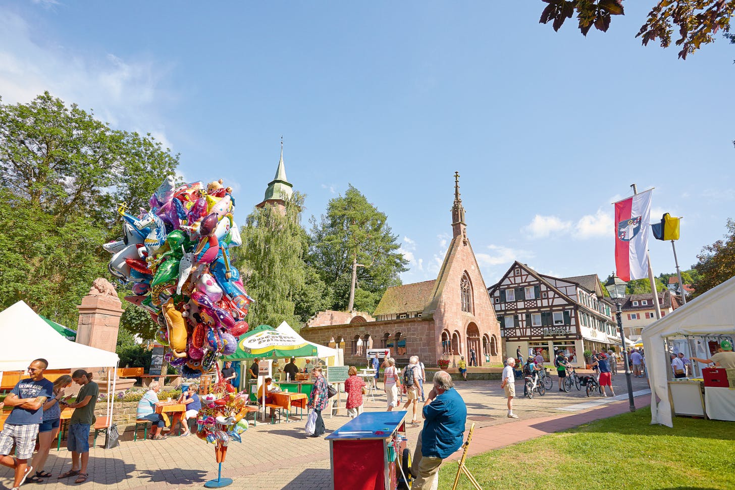 Bummeln und Genießen: Das Klosterfest am 3. und 4. August lockt mit Live-Musik und kulinarischen Köstlichkeiten. ©Tourismus GmbH Nördlicher Schwarzwald