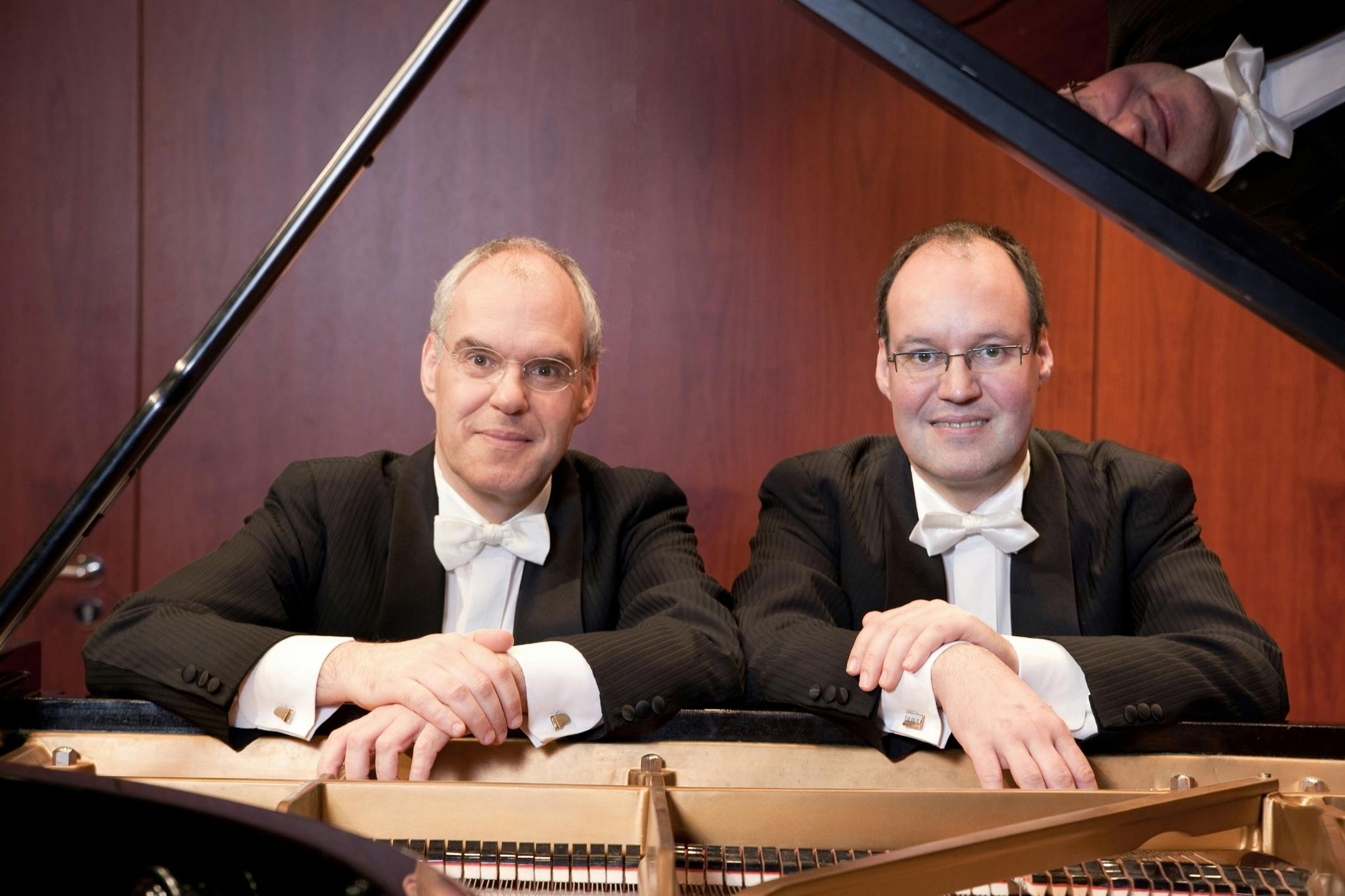 Mit „Brahms und Nietzsche – ein Programm zum 175. Geburtstag des Philosophen“ gastiert das Klavierduo Hans-Peter und Volker Stenzl am 2. Juni im Kurhaus. ©Sonntag