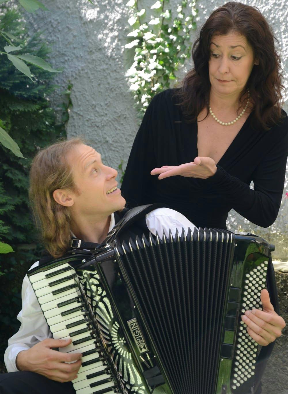 Mit Humor, Stil und Einfühlungsvermögen: Manuela Romberger (Gesang) und André Thoma präsentieren Chansons aus den 20er und 30er Jahren. © T. Mey
