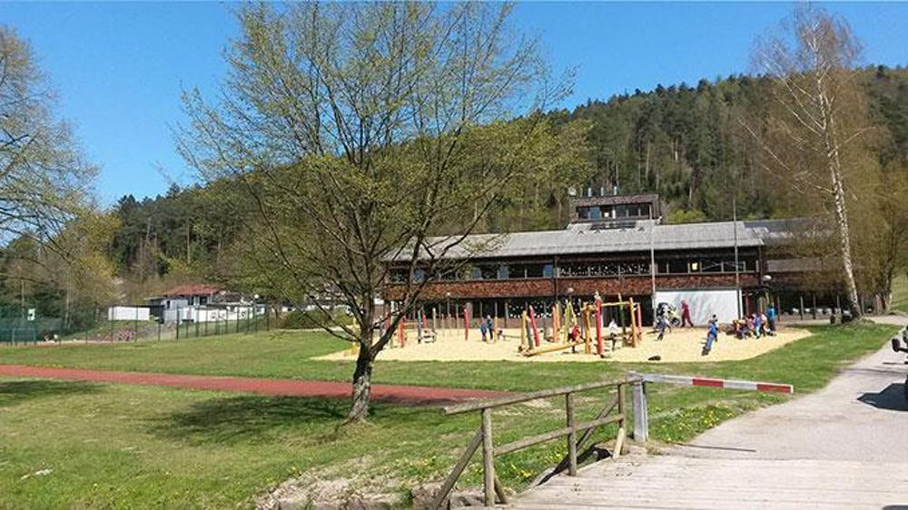 Zwei Schüler der Herrenalber Falkensteinschule wurden positiv auf Covid-19 getestet. ©Stadt Bad Herrenalb