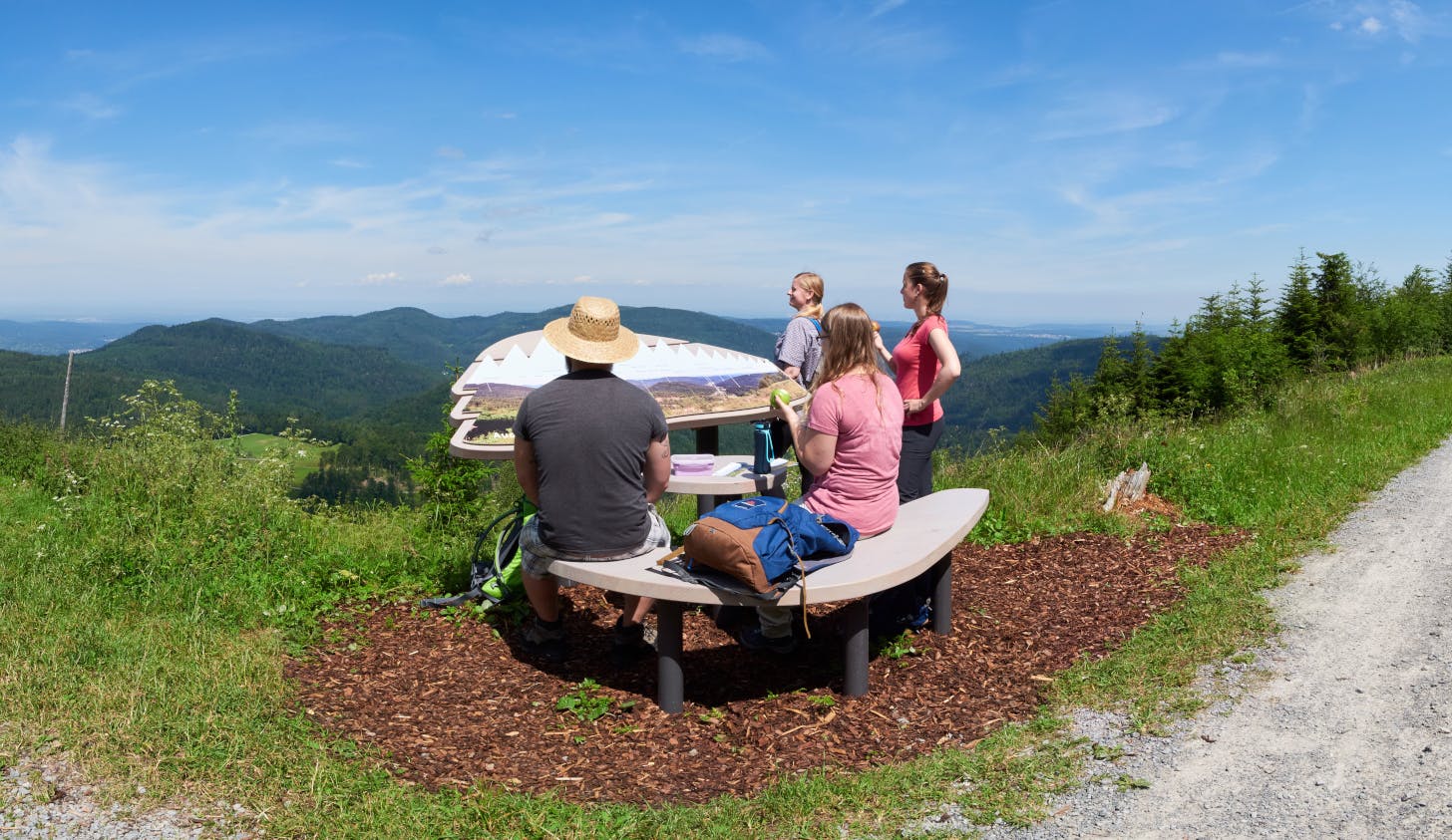 Die Herrenalber AugenBlick-Runde belohnt Wanderer mit herrlichen Ausblicken in die Natur. © Tourismus und Stadtmarketing/compusign