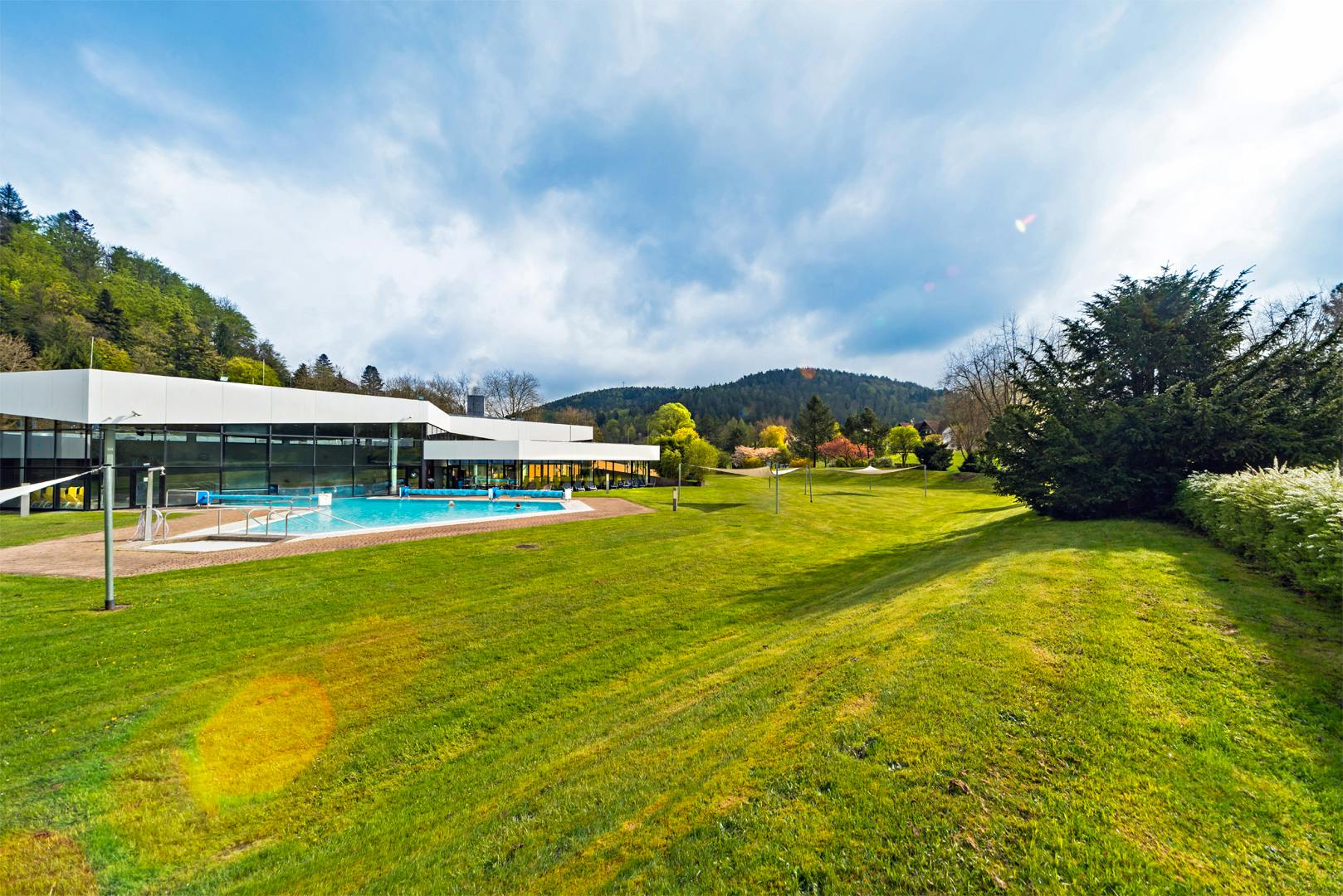 Der Herrenalber Gemeinderat hat am Mittwochabend den Weg für eine Sanierung der Siebentäler Therme frei gemacht. © Siebentäler Therme Bad Herrenalb