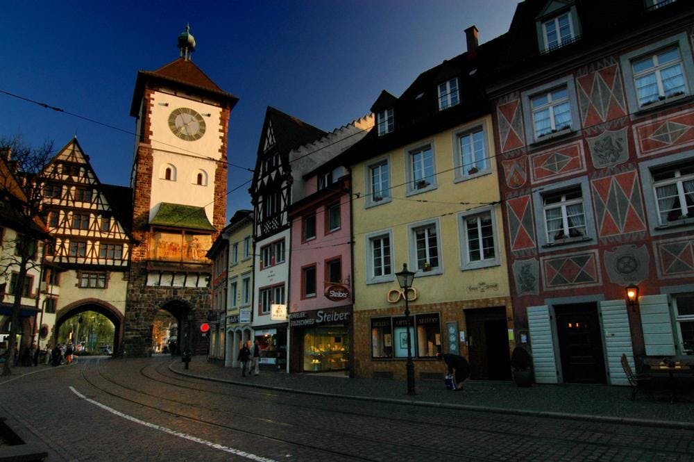 Schwabentor in der Dämmerung © FWTM/Schoenen