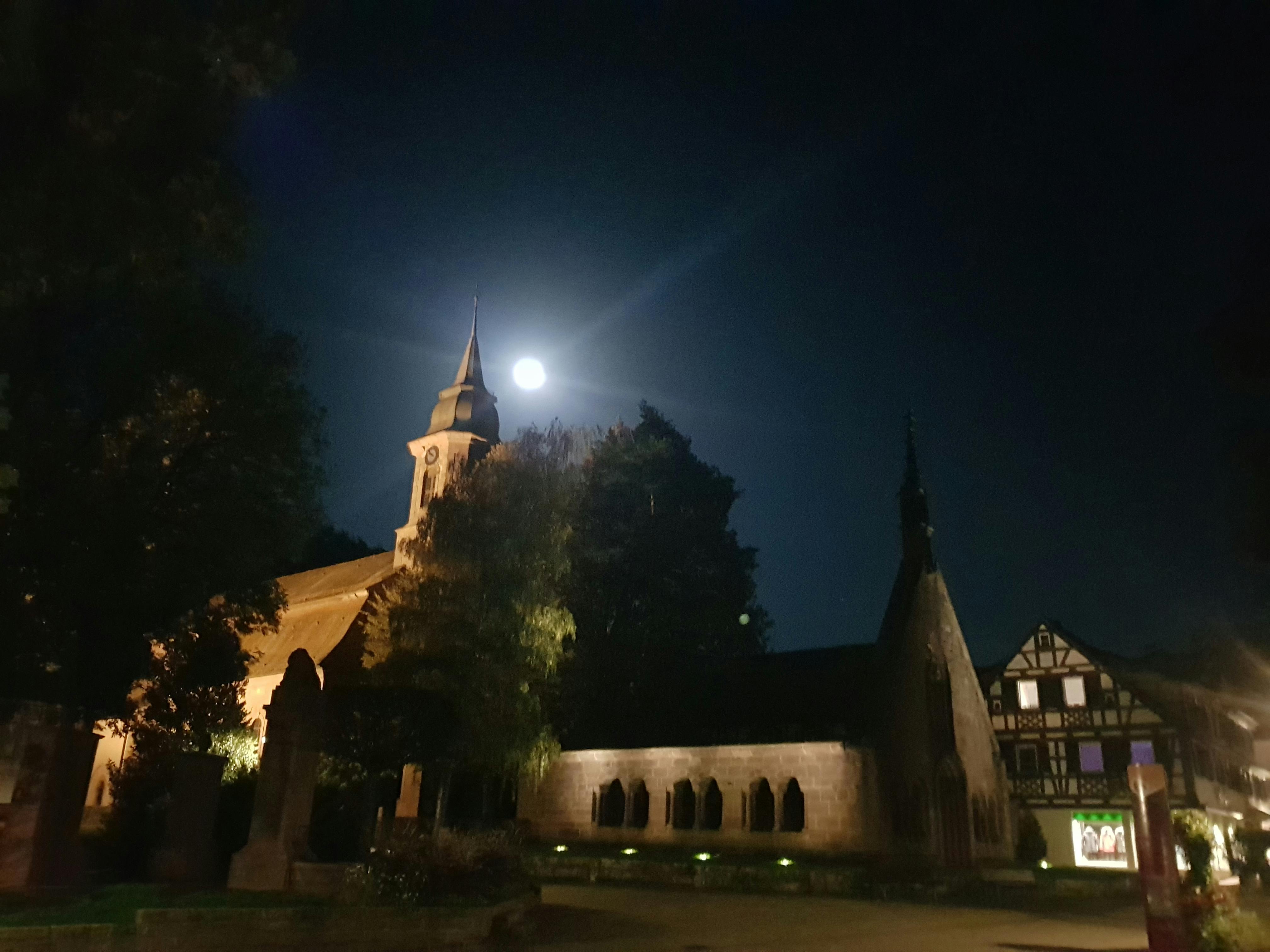Das Kloster im Schein des Vollmondes. ©Monika Amann