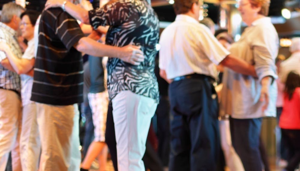 Die Tanzparties im Kurhaus bereiten den Gäster immer wieder Freude, Spaß und Unterhaltung.. ©AdobeStock_PavelLosevsky