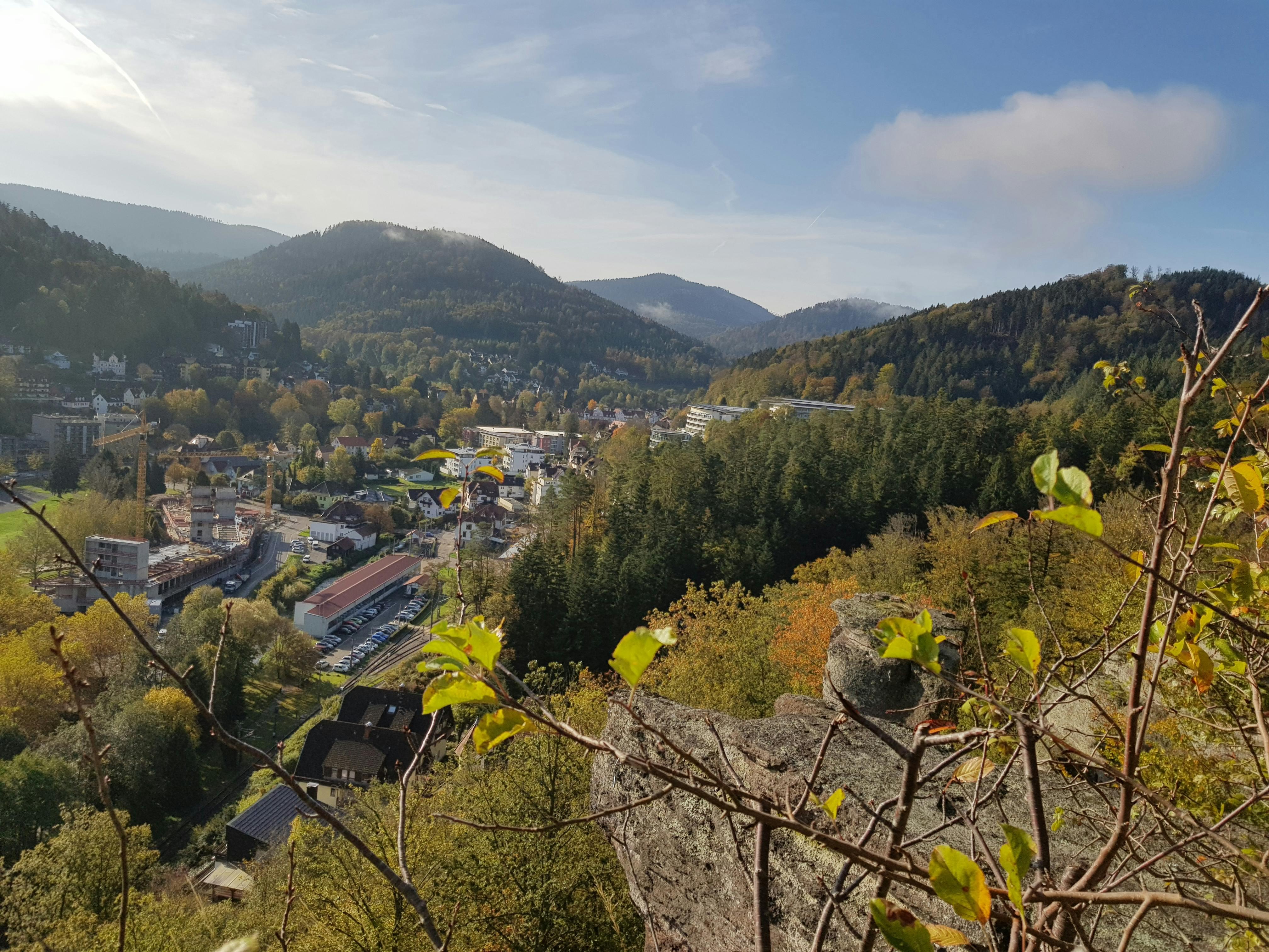 Diese aussichtsreiche Spazierwanderung führt Sie zu den Highlights in Bad Herrenalb ©Monika Amann