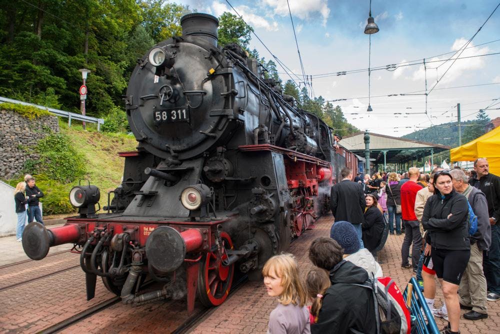 Mit dem historischen Dampfzug geht's zum Bahnhofsfest nach Bad Herrenalb © Albtal Plus e.V. / Jan Bürgermeister