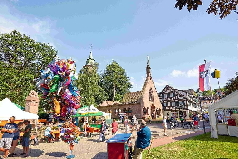 Buntes Treiben auf dem Klosterfest (Quelle: Tourismus GmbH Nördlicher Schwarzwald)