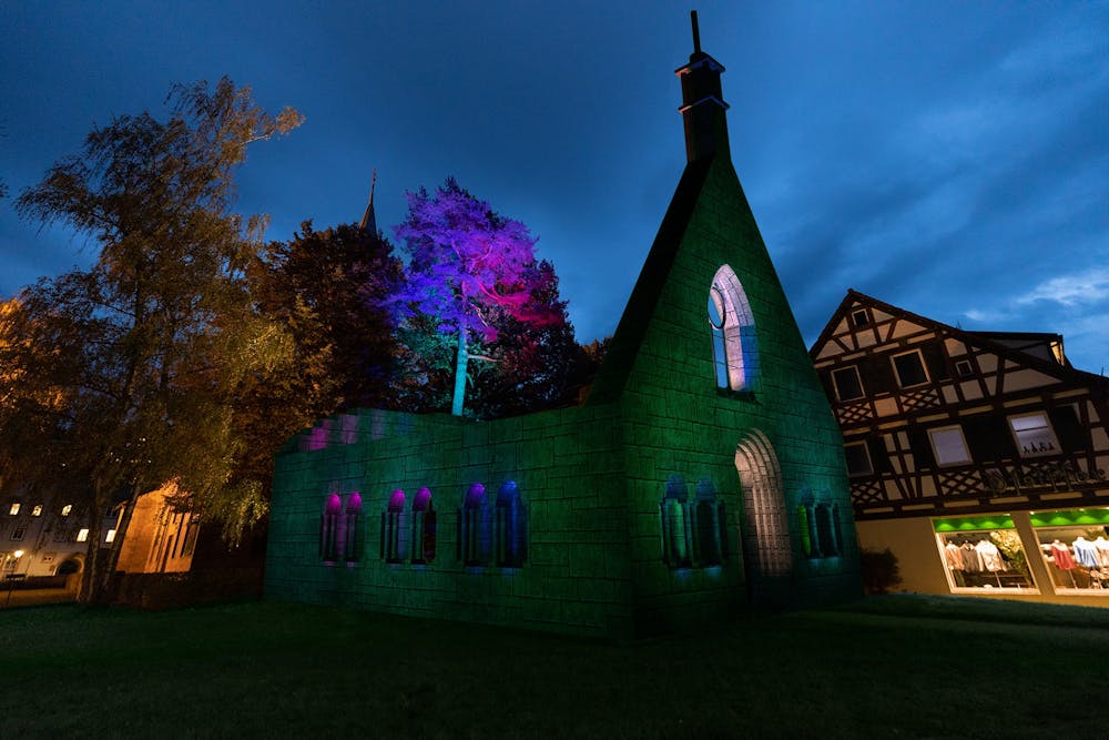 Die interaktive Lichtinstallation „Color The World“ wird bis zum 30. Januar im Klosterviertel zu sehen sein.