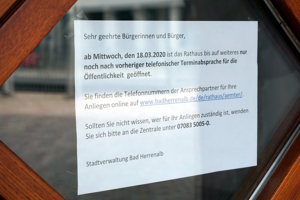 Geöffnet nur noch nach telefonischer Terminabsprache: Die Stadt Bad Herrenalb hat das Rathaus auf Notbetrieb heruntergefahren. ©Stadt Bad Herrenalb