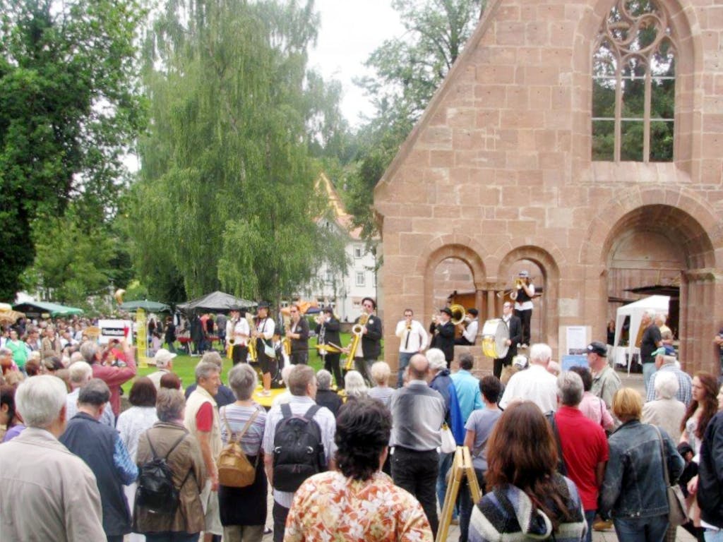 Auf dem Klosterfest gibt es Live-Musik für jeden Geschmack. Im Bild die Bigband „Transpiratio“. © Tourismus und Stadtmarketing Bad Herrenalb 