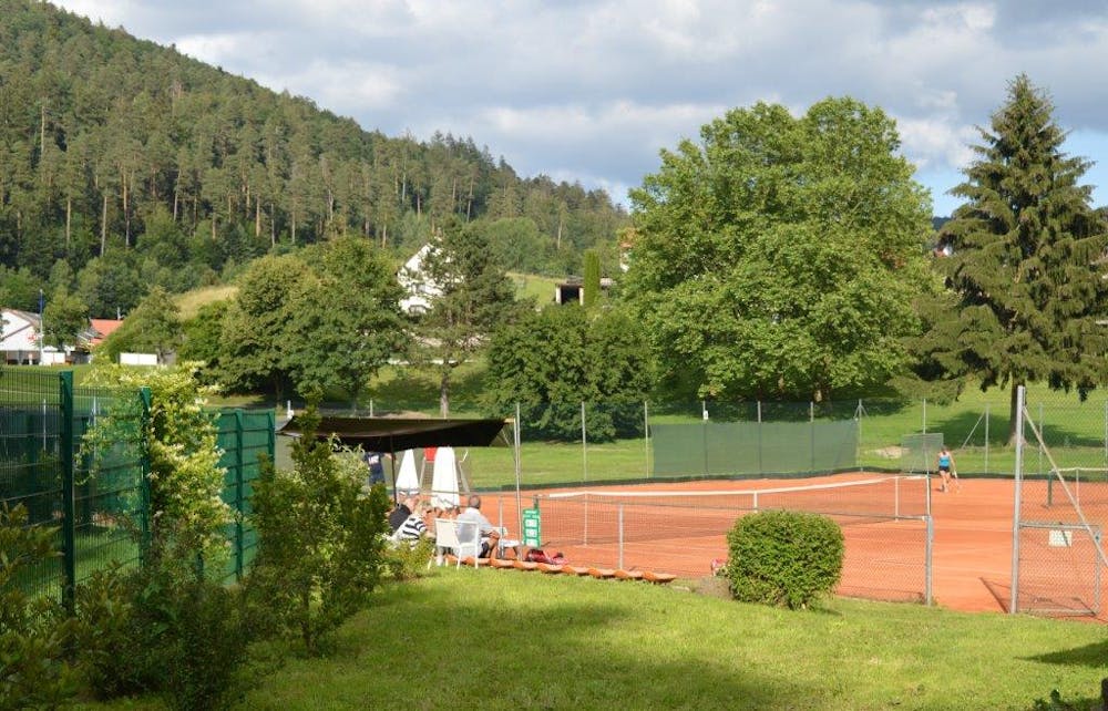 Gespielt wird im Grünen: Das 55. Internationale Senioren-Tennis-Turnier findet ab dem 30. August auf der Tennisanlage auf der Schweizerwiese statt. © Stadt Bad Herrenalb