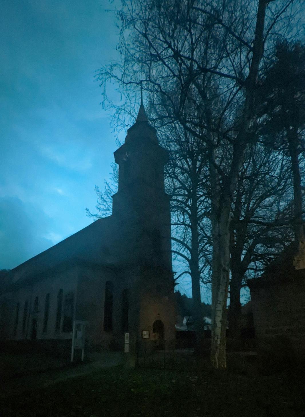 Bei der Fackelführung und dem mystischen Abendspaziergang mit Schwarzwald-Guide Monika Amann können die Teilnehmer Bad Herrenalb in der Dunkelheit entdecken.