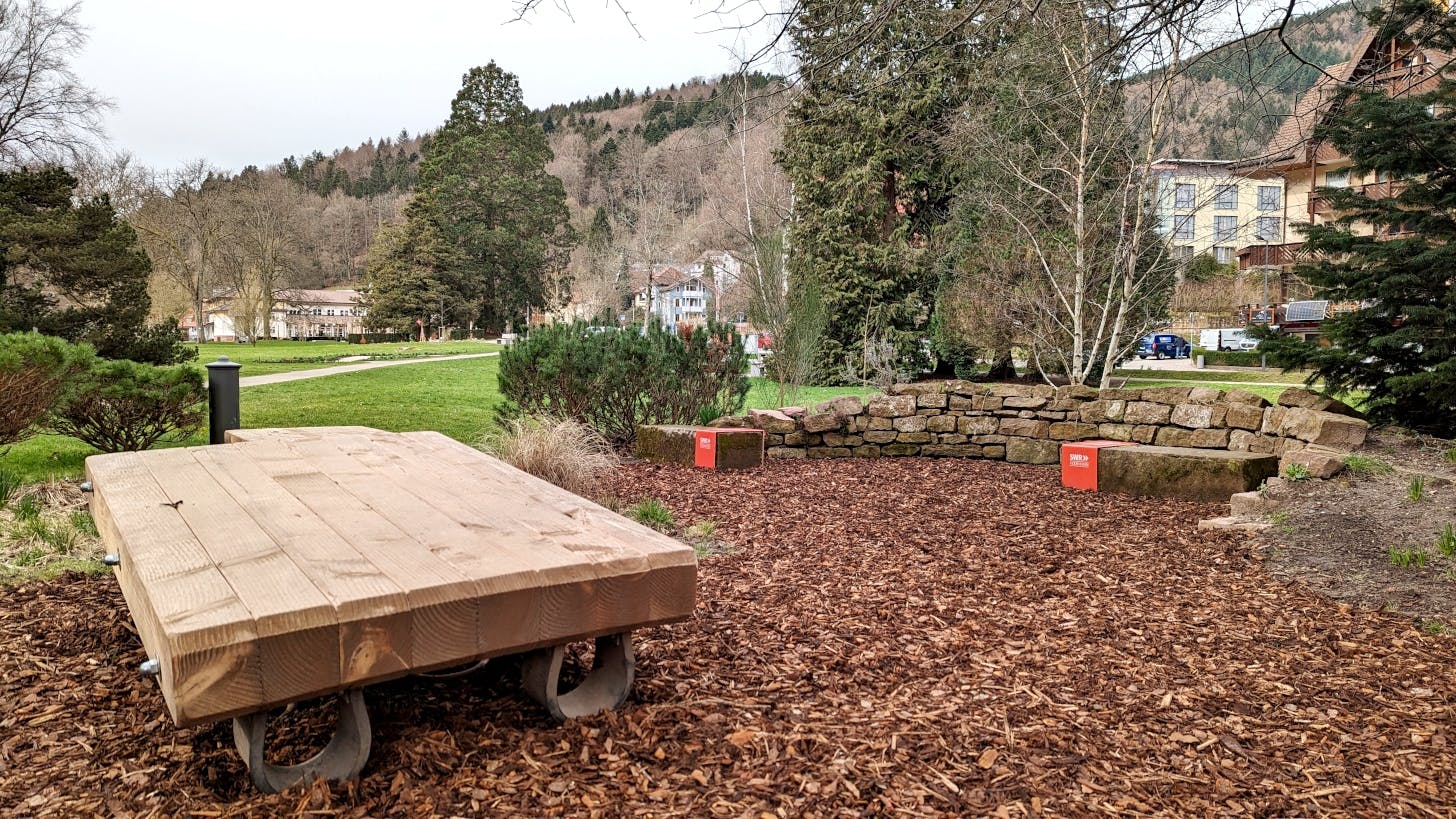 Der zur Gartenschau 2017 angelegte „SWR Grünzeug-Garten“ im Herrenalber Kurpark wurde in der letzten Woche vom städtischen Bauhof instandgesetzt.