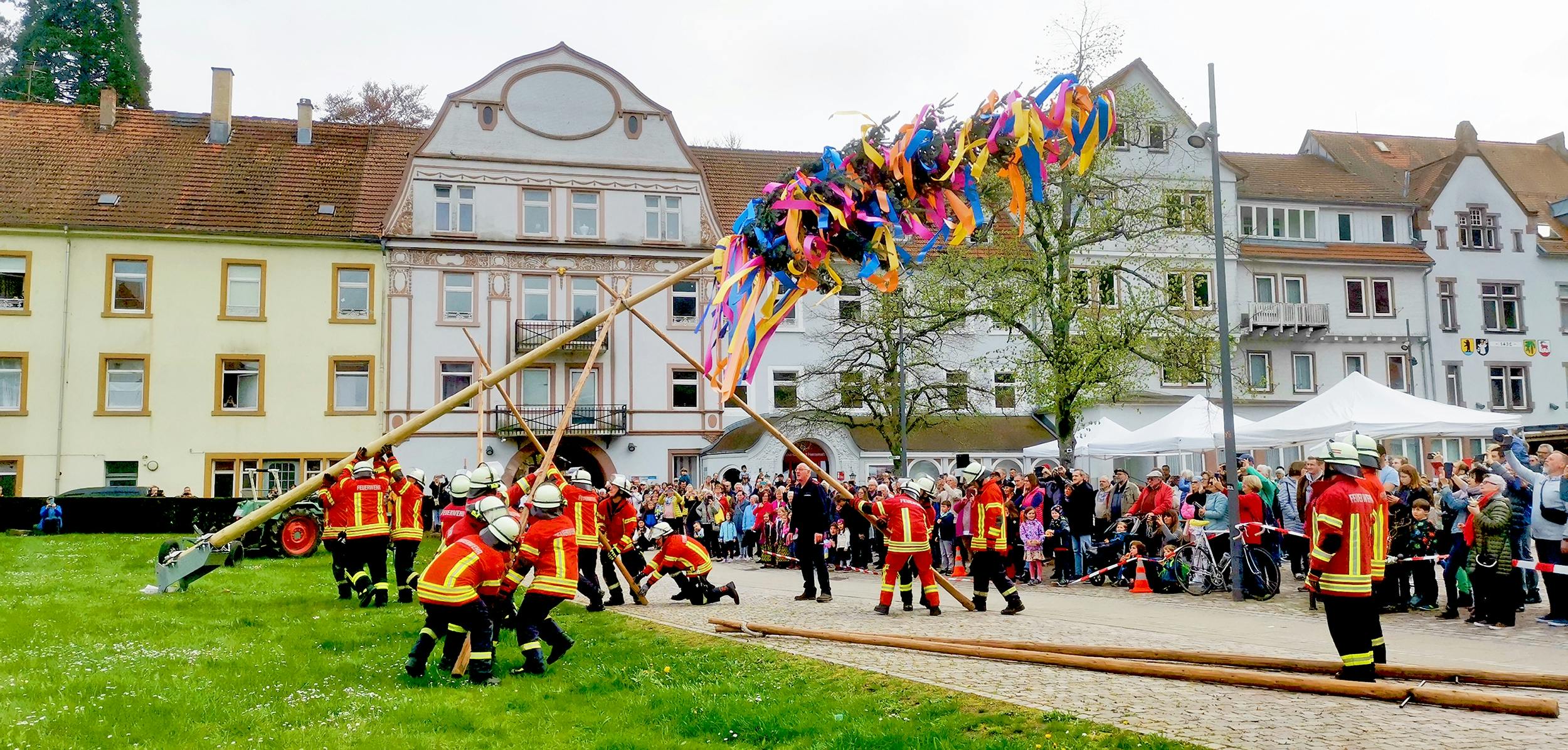 Am 30. April wird die Freiwillige Feuerwehr Bad Herrenalb um 18 Uhr den traditionellen Maibaum aufstellen. 