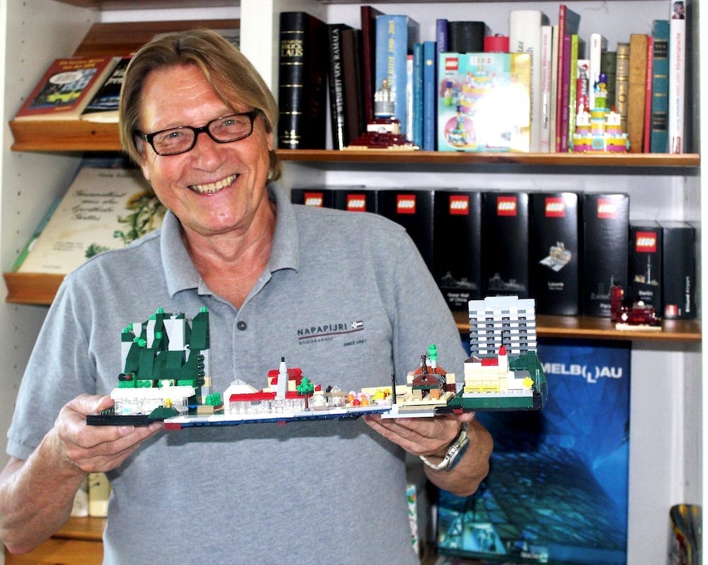 Reinhard Domke mit seinem Modell der Herrenalber Skyline @Winni Gegenheimer